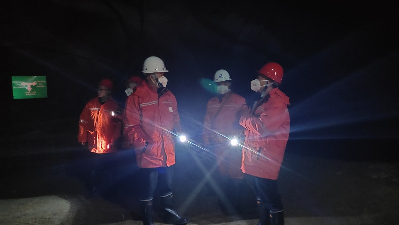 集團公司黨委書記、董事長趙震海調研指導摩天沖項目 (1).jpg