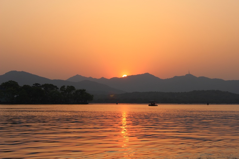 24-《西湖夕陽》 吳生紅.JPG