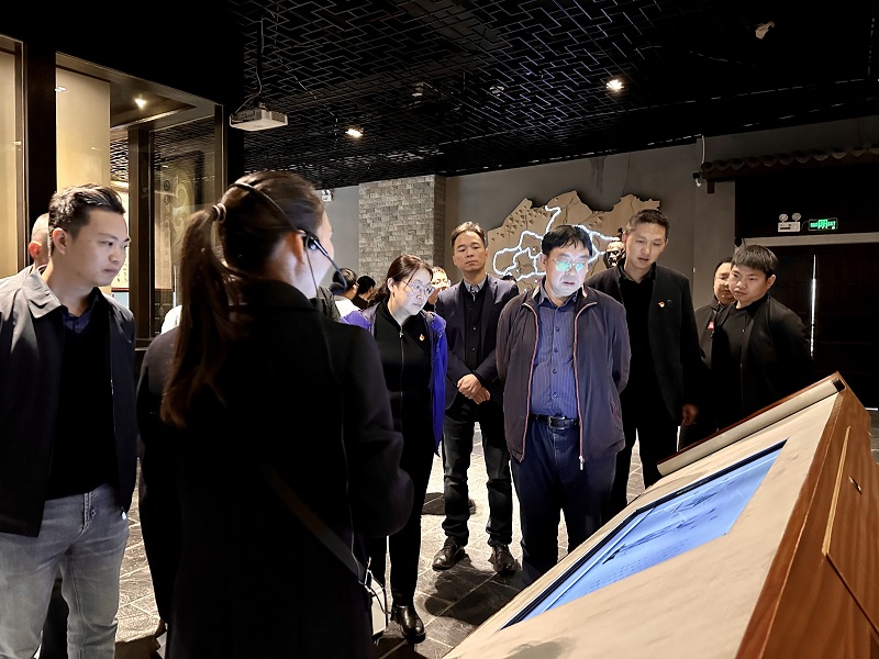 1701352159244488.jpg 參觀現(xiàn)場2.jpg