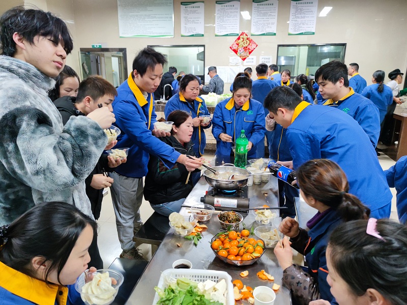 1703581046436944.jpg 吃羊肉火鍋.jpg