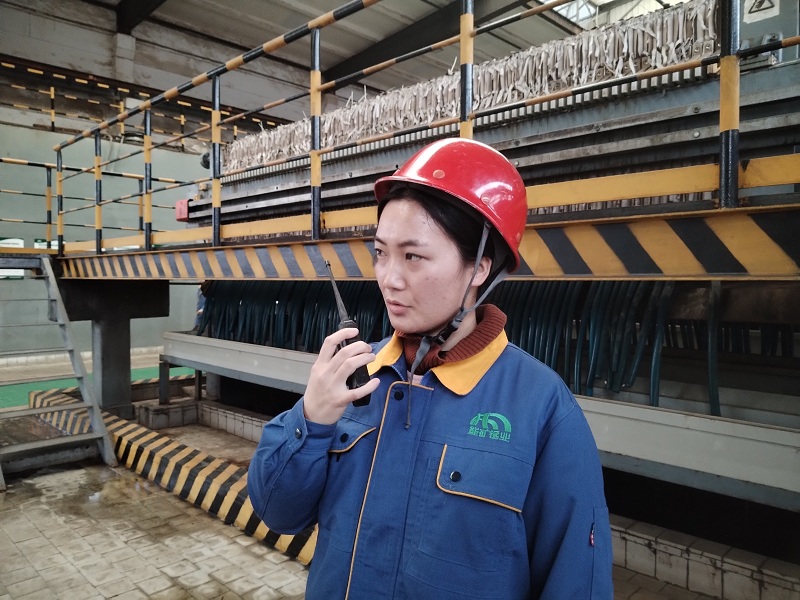 1704685124785369.jpg 張敏在調(diào)度操作.jpg